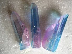 Kettenanhänger Bergkristall bedampft, Regenbogenfarbe